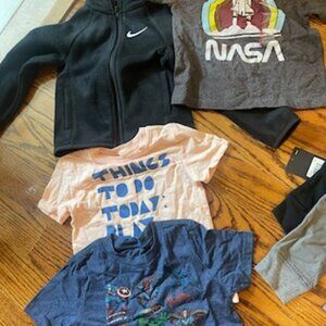 🌟 Boys' T-Shirt and Nike Sweatshirt Bundle - Including Marvel Characters - New